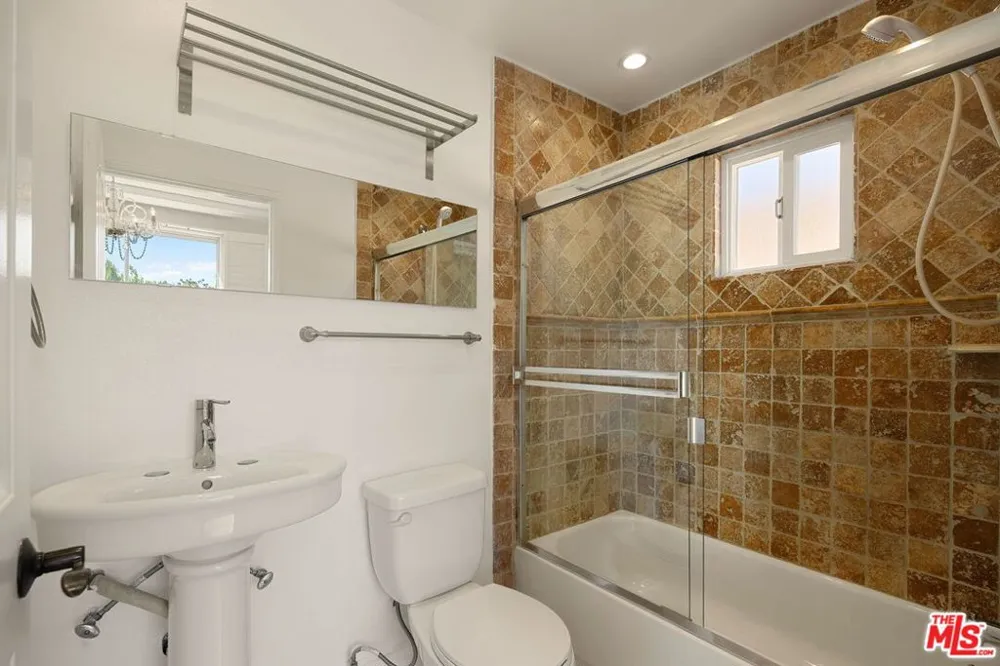 4128 Whitsett Avenue #107 Studio City, CA 91604