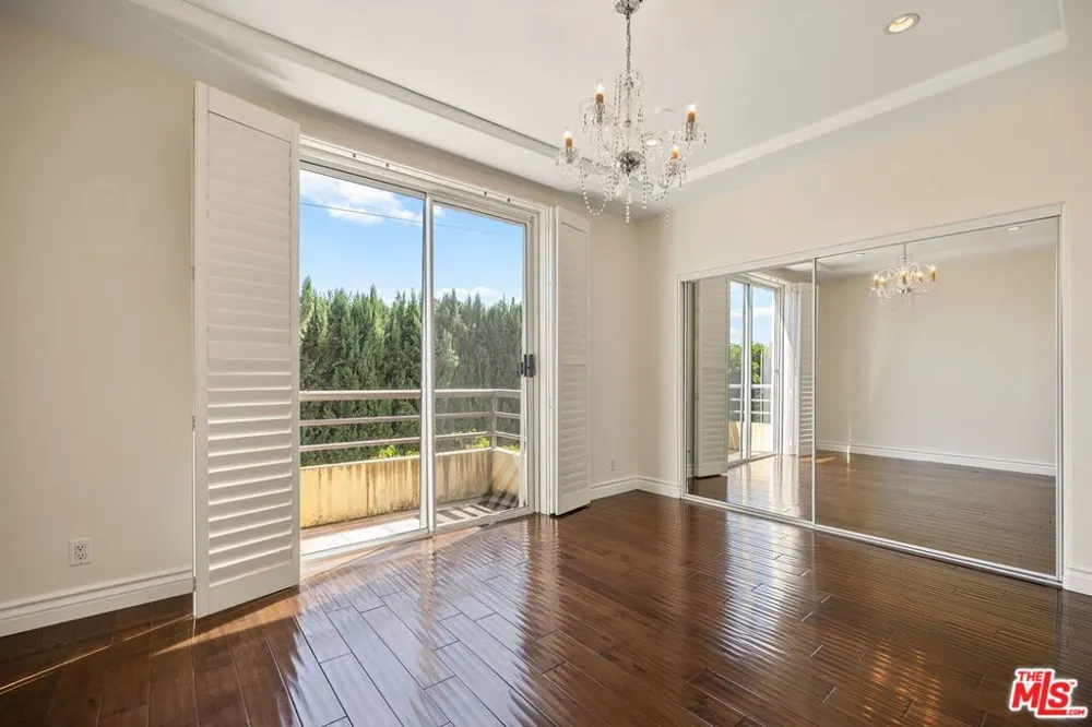 4128 Whitsett Avenue #107 Studio City, CA 91604
