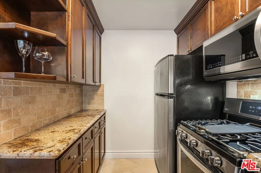 4128 Whitsett Avenue #107 Studio City, CA 91604