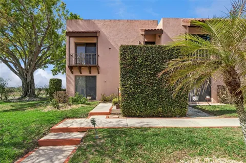 210 LA CASA #210