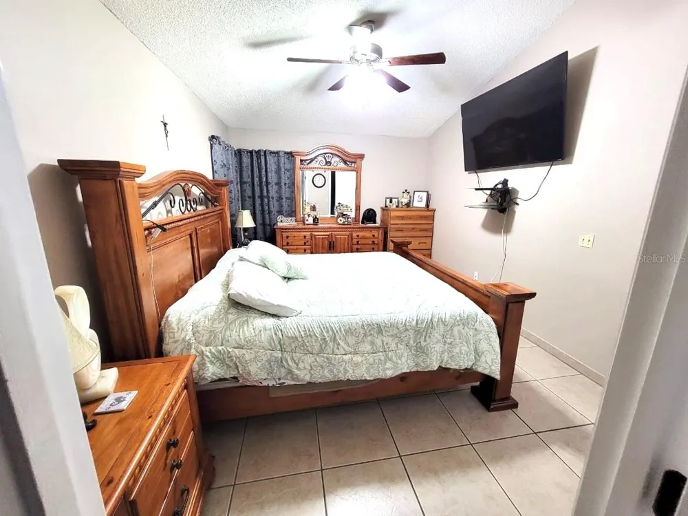 1946 EXCALIBUR DRIVE Orlando, FL 32822