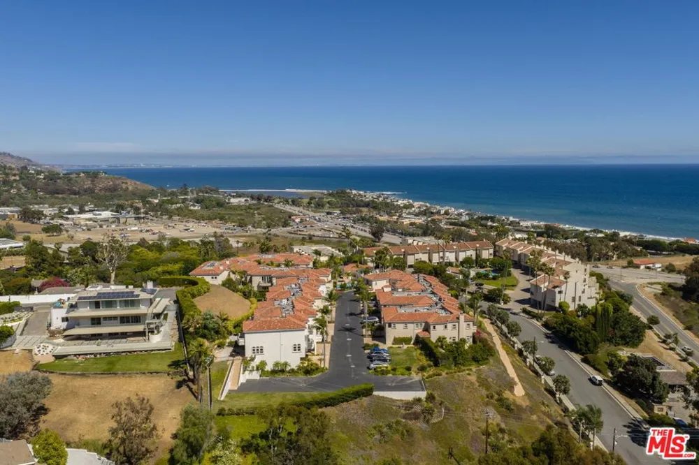 23971 De Ville Way Malibu, CA 90265