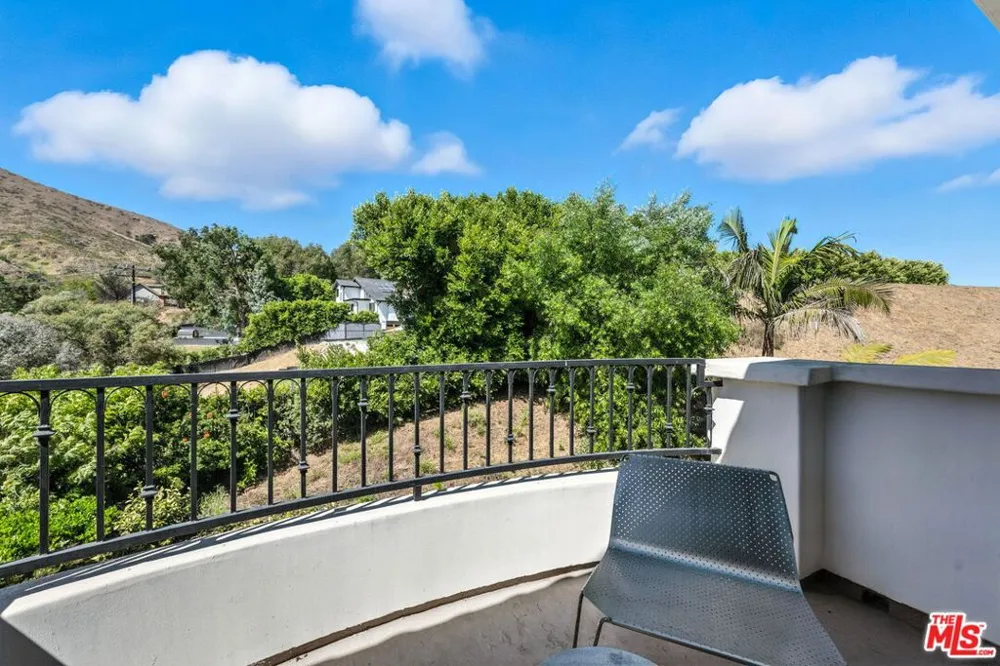 23971 De Ville Way Malibu, CA 90265