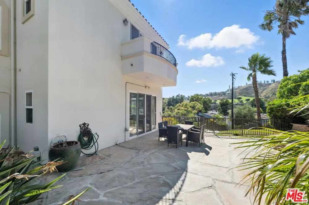 23971 De Ville Way Malibu, CA 90265