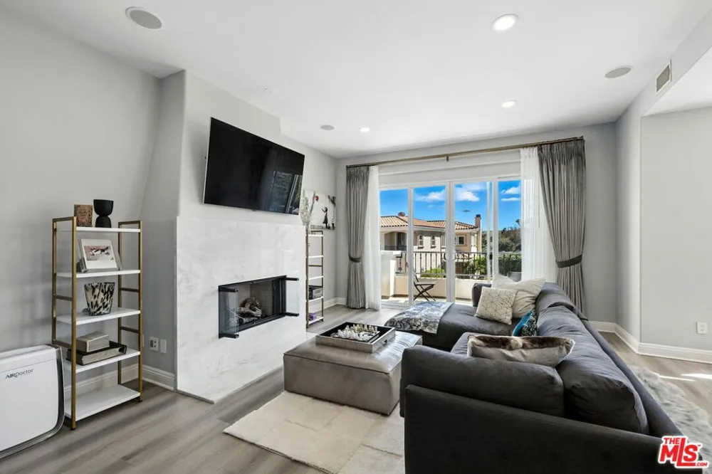23971 De Ville Way Malibu, CA 90265