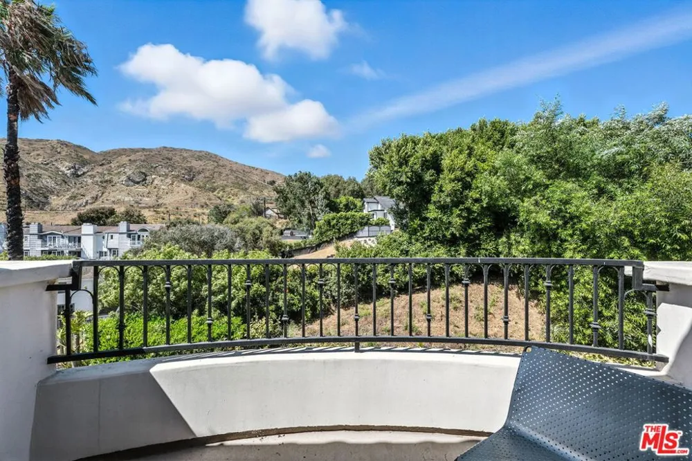 23971 De Ville Way Malibu, CA 90265