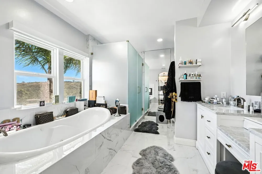 23971 De Ville Way Malibu, CA 90265