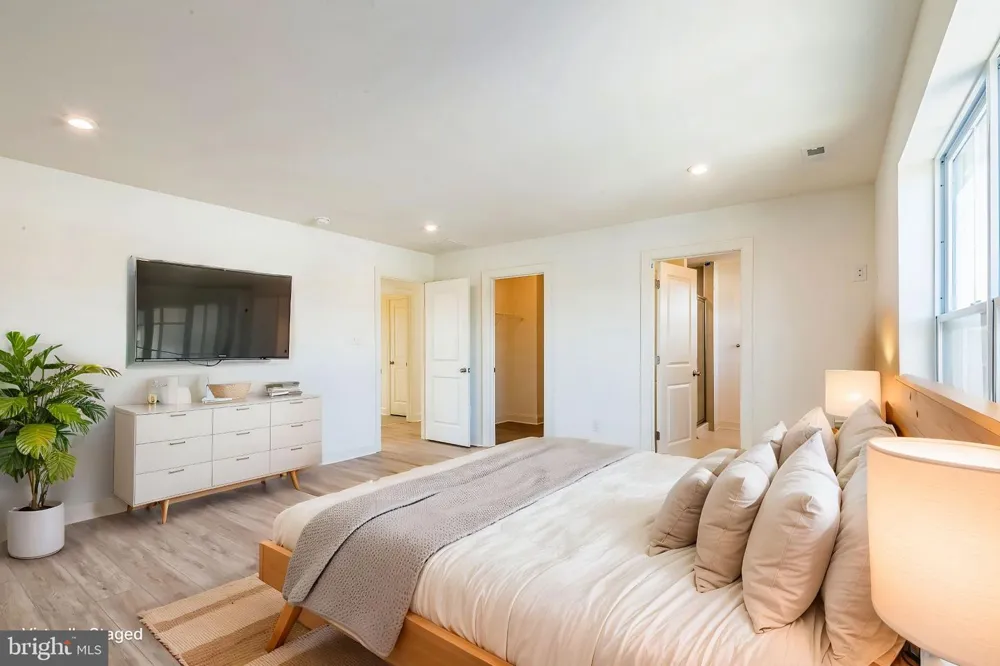 18 RAVENWOOD E DRIVE E Cape May Court House, NJ 08210