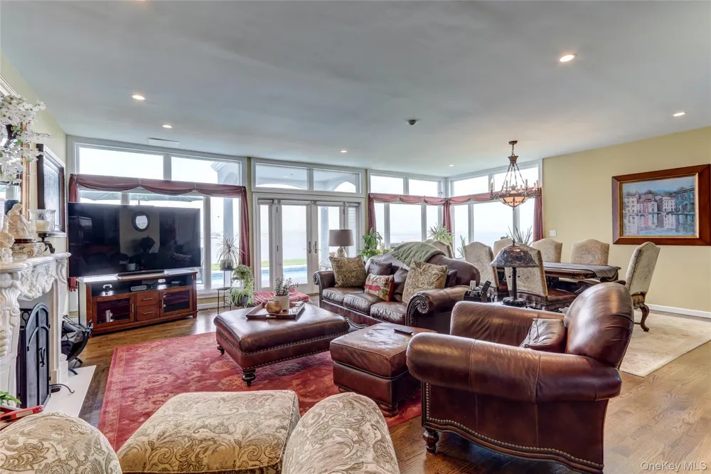 609 E Bay Drive Long Beach, NY 11561