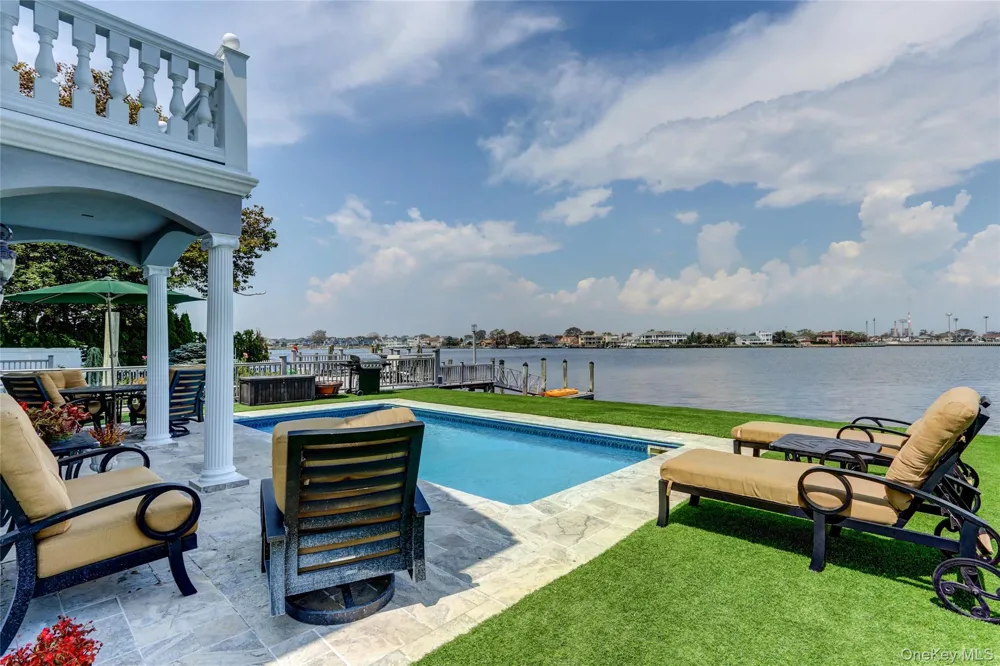 609 E Bay Drive Long Beach, NY 11561
