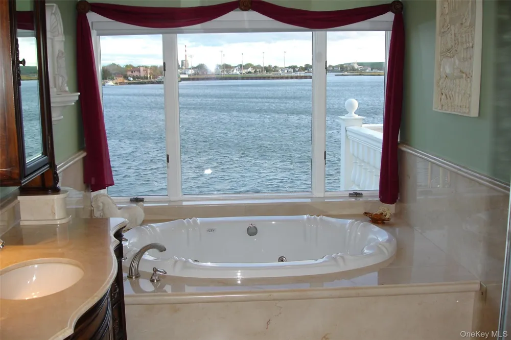 609 E Bay Drive Long Beach, NY 11561