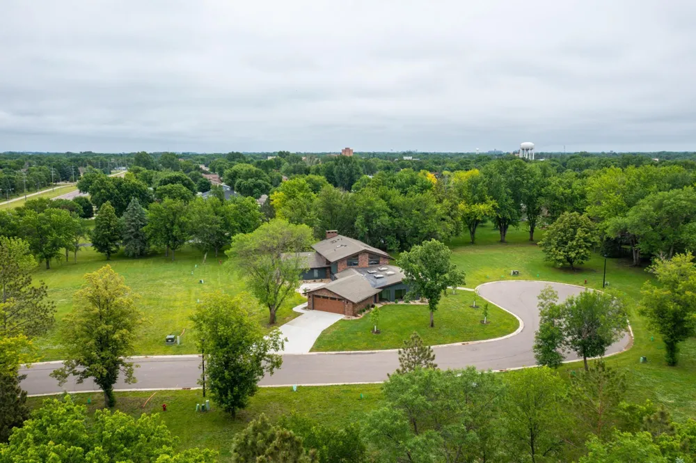 1592 EDGEWOOD COURT Wahpeton, ND 58075