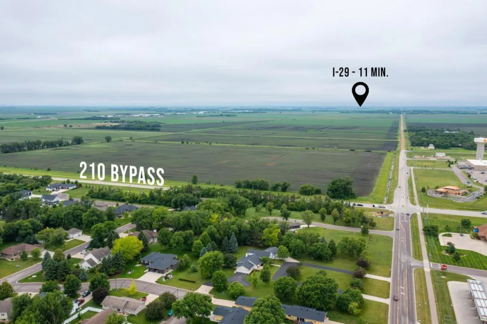 1592 EDGEWOOD COURT Wahpeton, ND 58075