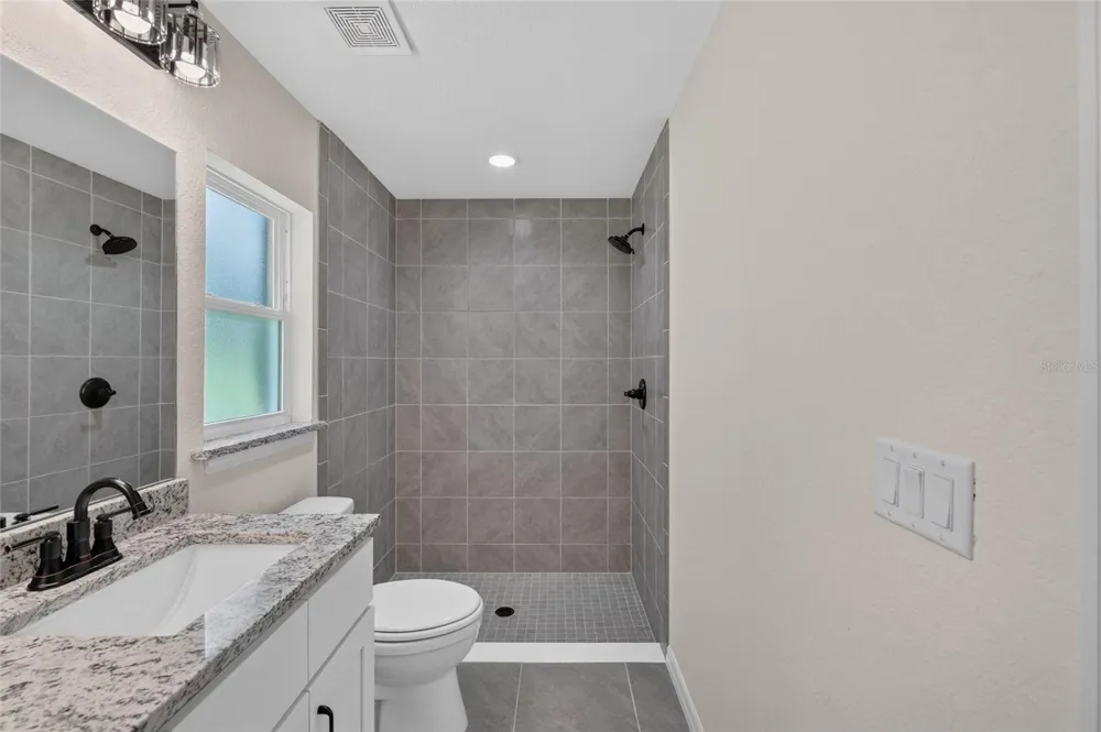 6 BAY PASS TERRACE Ocklawaha, FL 32179