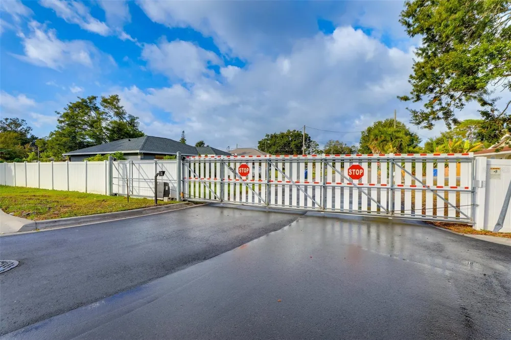 2441 6TH AVENUE DRIVE E Bradenton, FL 34208