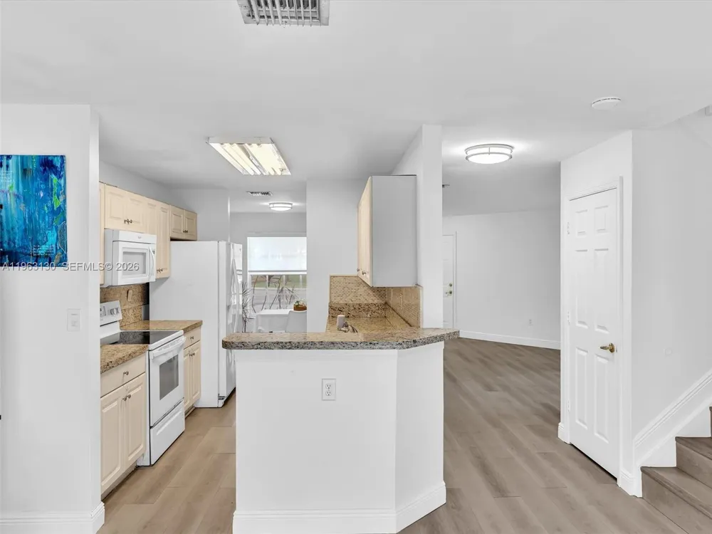 2237 NW 171st Ter Pembroke Pines, FL 33028