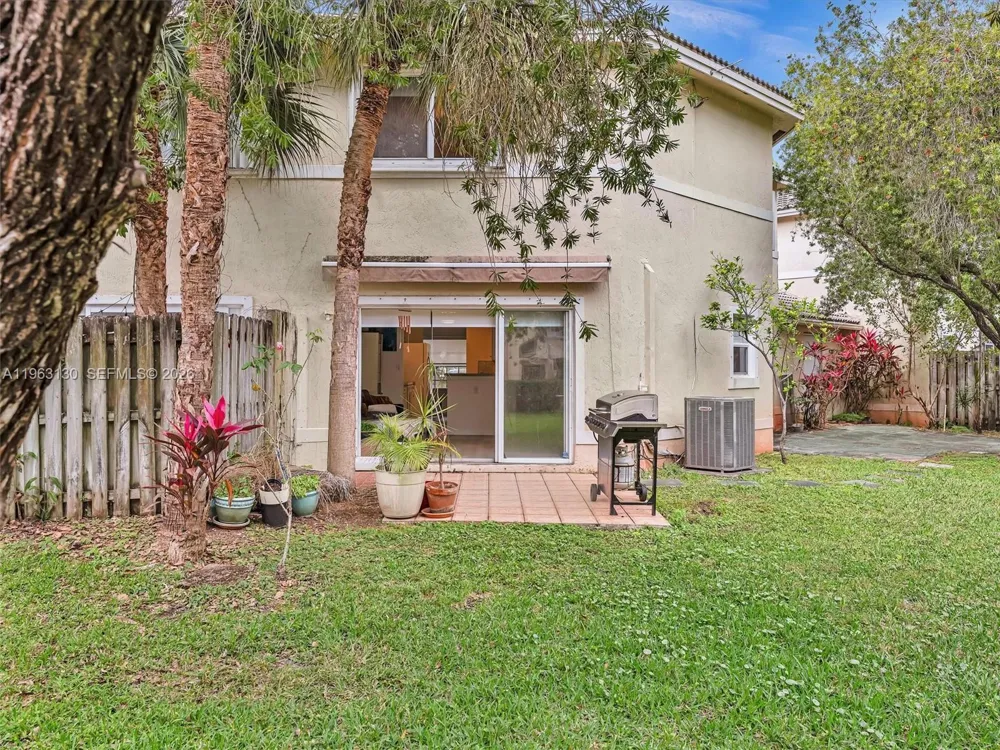 2237 NW 171st Ter Pembroke Pines, FL 33028