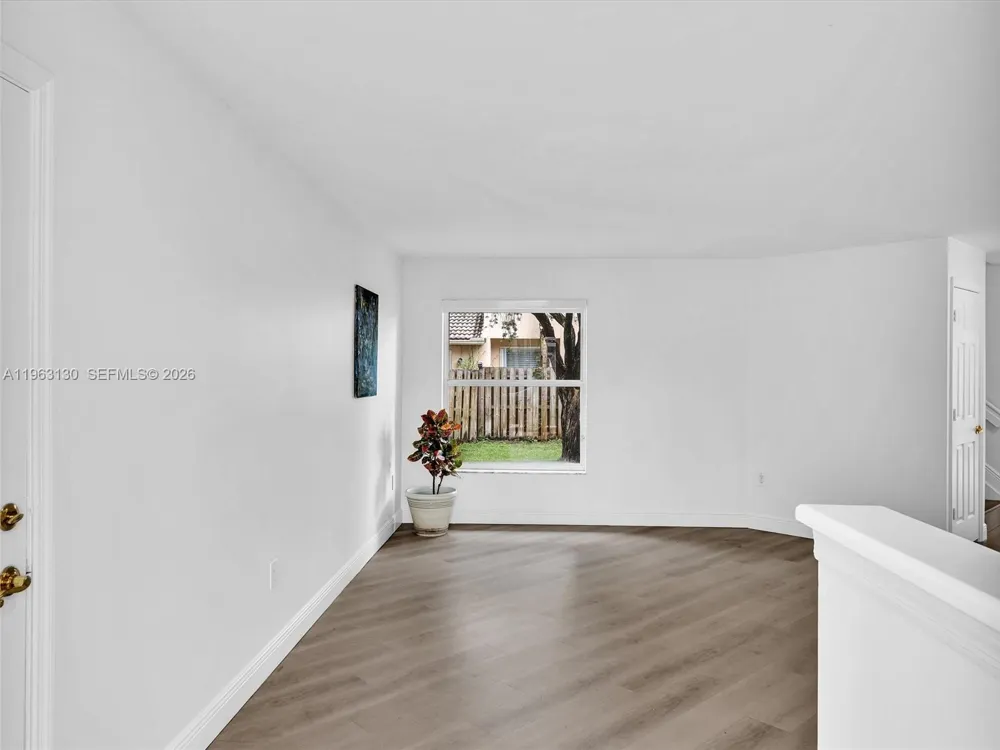 2237 NW 171st Ter Pembroke Pines, FL 33028