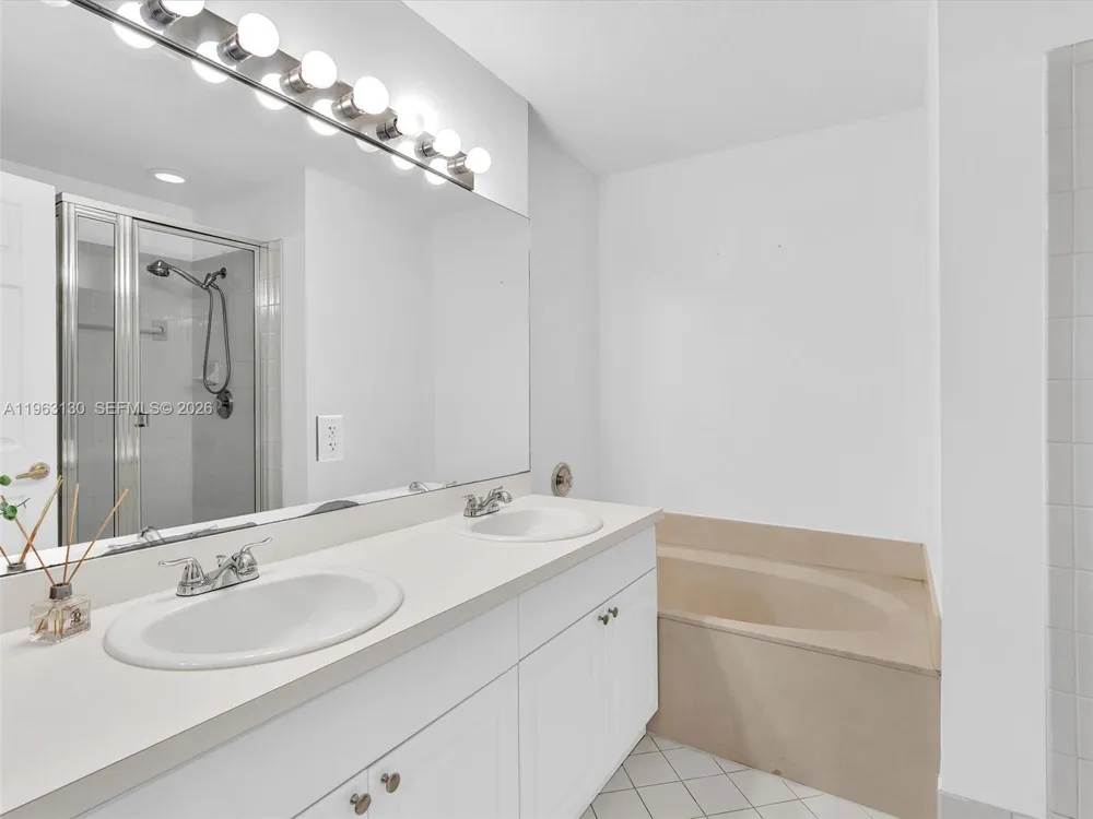 2237 NW 171st Ter Pembroke Pines, FL 33028