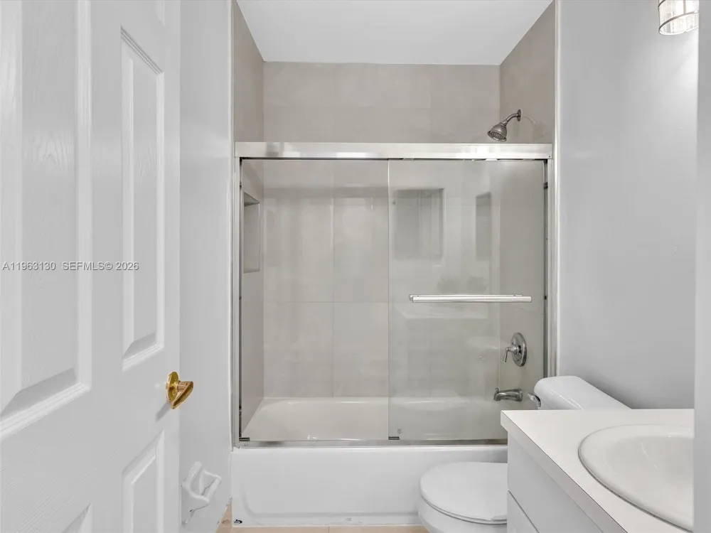 2237 NW 171st Ter Pembroke Pines, FL 33028