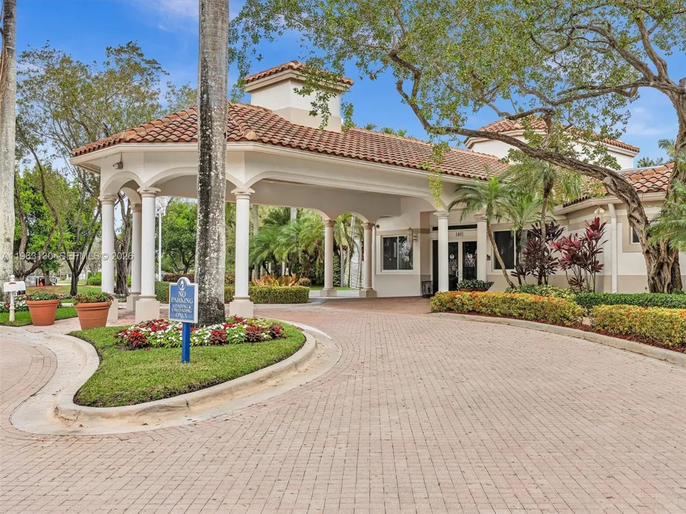 2237 NW 171st Ter Pembroke Pines, FL 33028