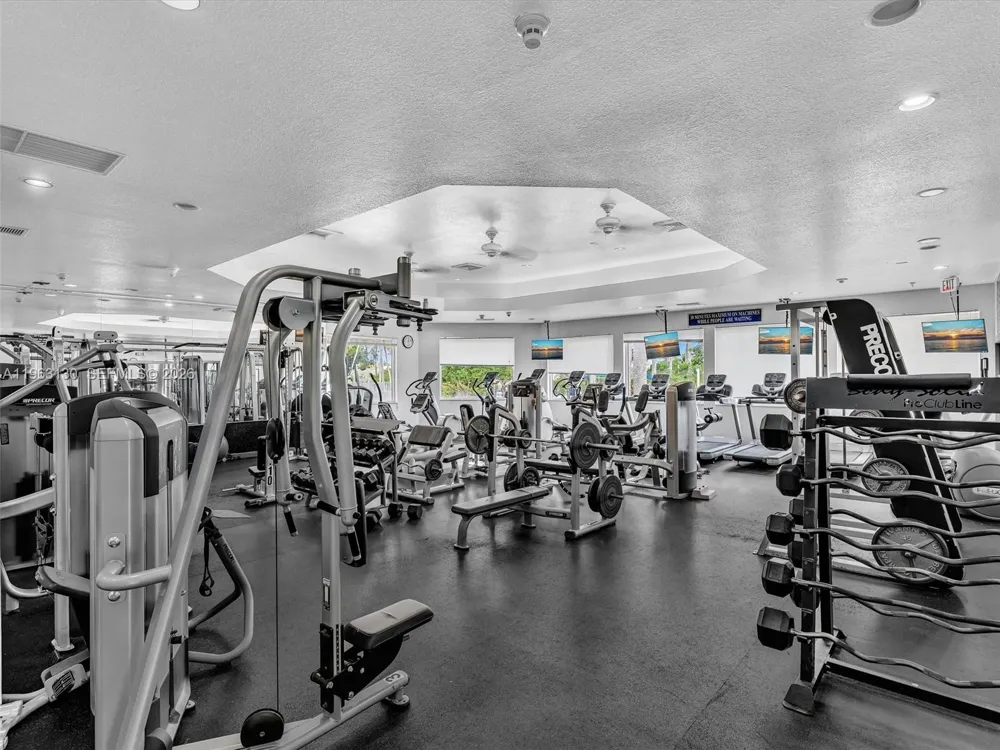 2237 NW 171st Ter Pembroke Pines, FL 33028