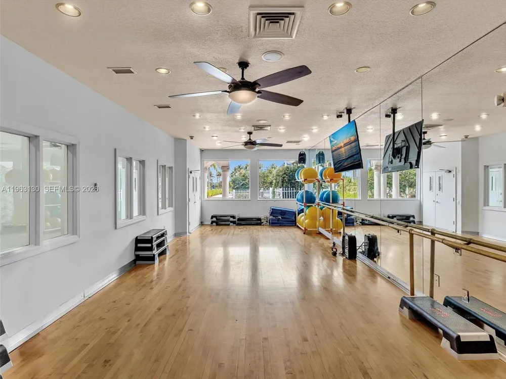 2237 NW 171st Ter Pembroke Pines, FL 33028