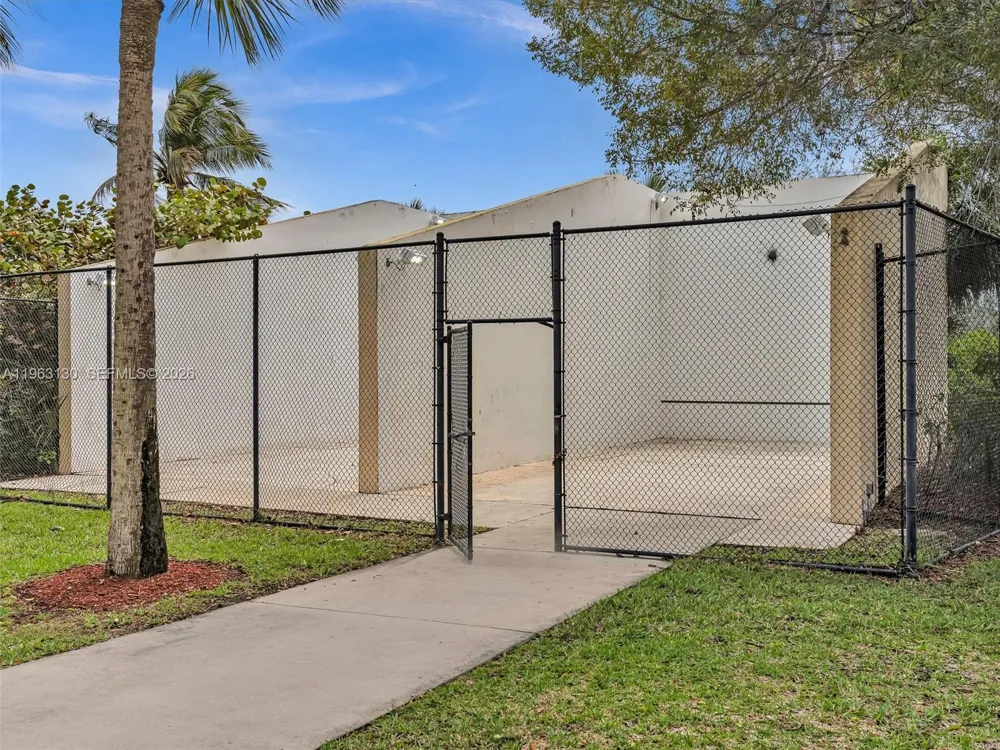 2237 NW 171st Ter Pembroke Pines, FL 33028