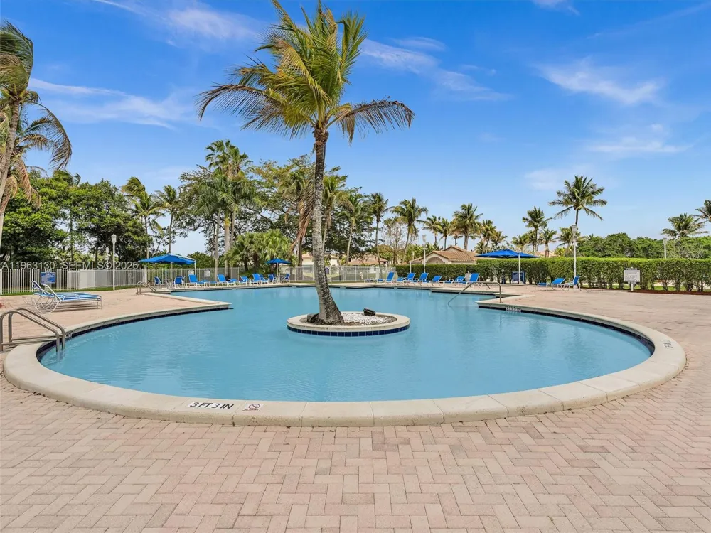 2237 NW 171st Ter Pembroke Pines, FL 33028