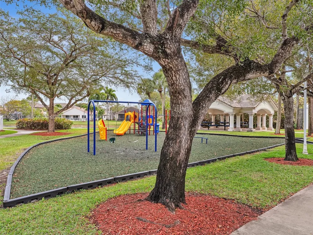 2237 NW 171st Ter Pembroke Pines, FL 33028