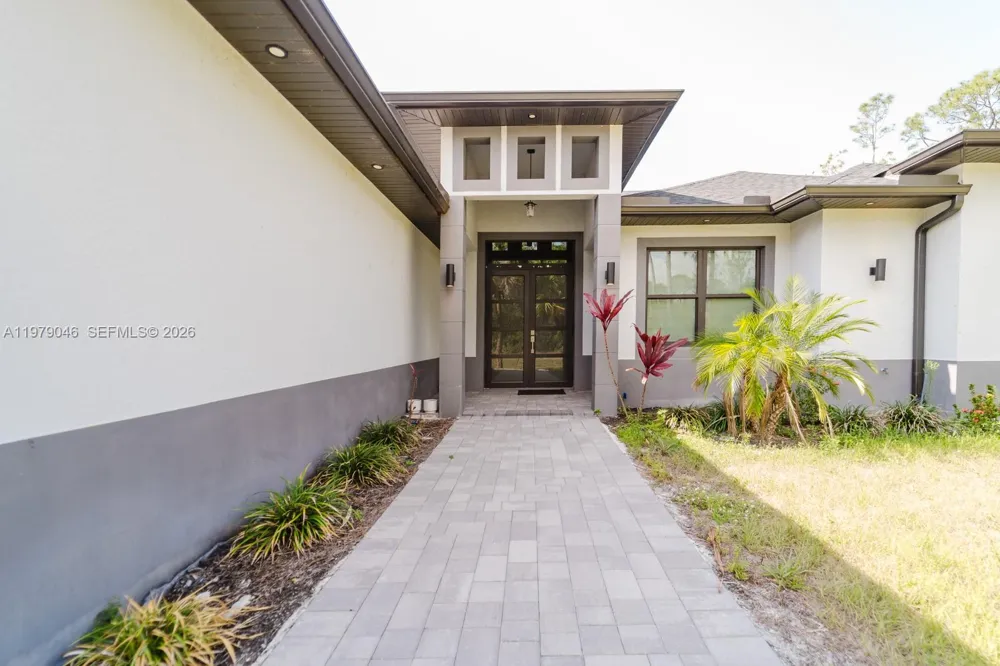 398 35th Ave NW Naples, FL 34120
