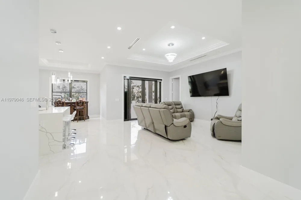 398 35th Ave NW Naples, FL 34120