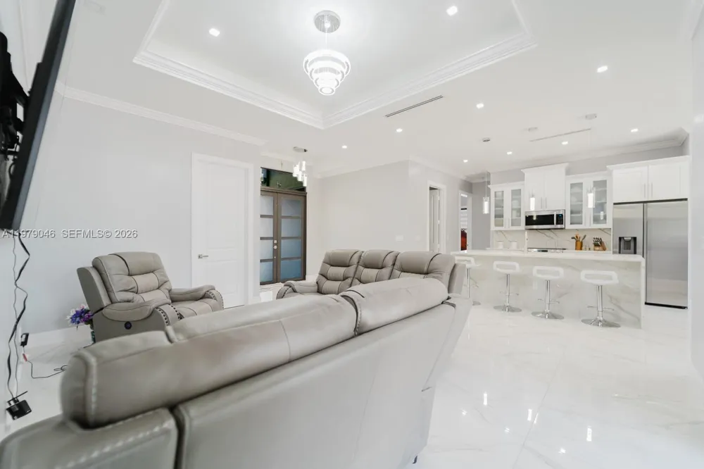 398 35th Ave NW Naples, FL 34120
