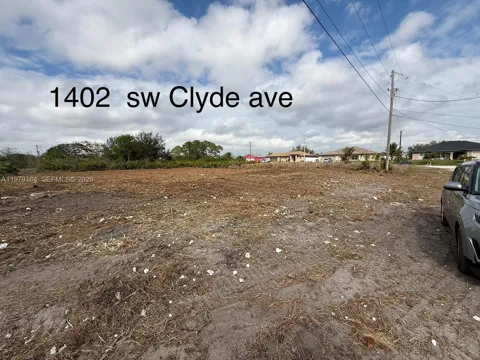 1402 Clyde AVE S
