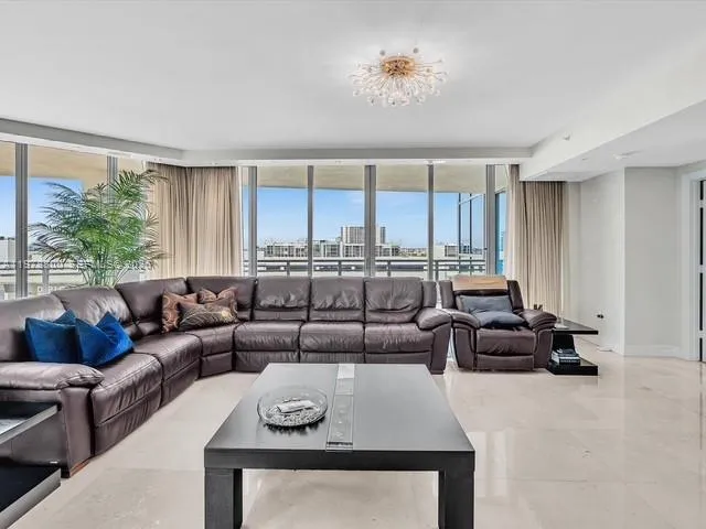 3535 S Ocean Dr #905 Hollywood, FL 33019