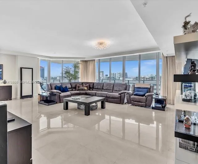 3535 S Ocean Dr #905 Hollywood, FL 33019