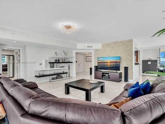 3535 S OCEAN DR #905 Hollywood, FL 33019