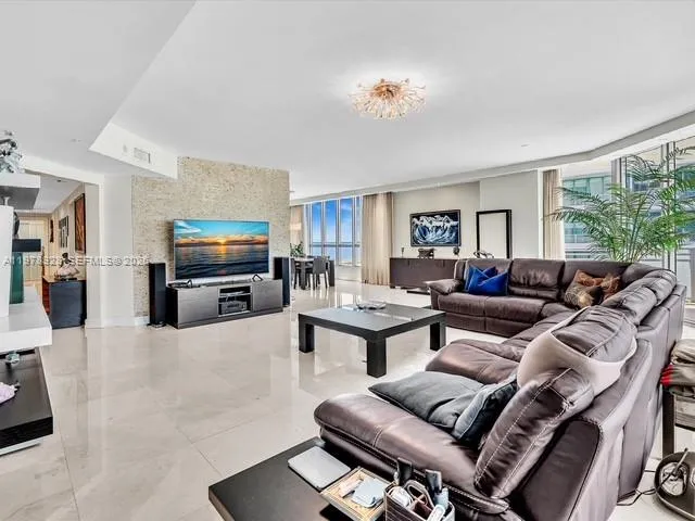 3535 S OCEAN DR #905 Hollywood, FL 33019