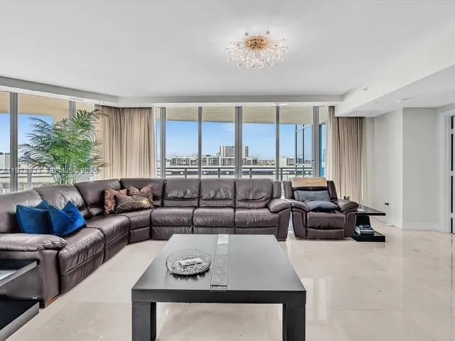 3535 S OCEAN DR #905 Hollywood, FL 33019