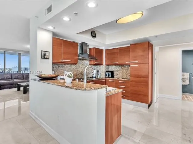 3535 S OCEAN DR #905 Hollywood, FL 33019
