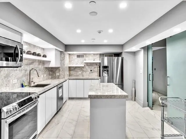 3535 S OCEAN DR #905 Hollywood, FL 33019