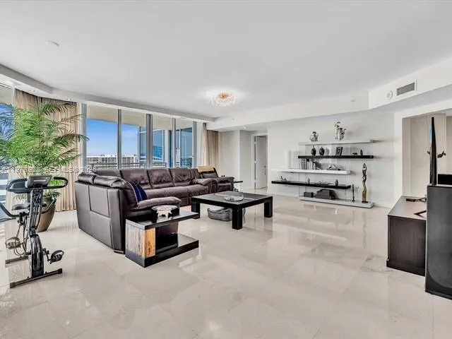 3535 S OCEAN DR #905 Hollywood, FL 33019