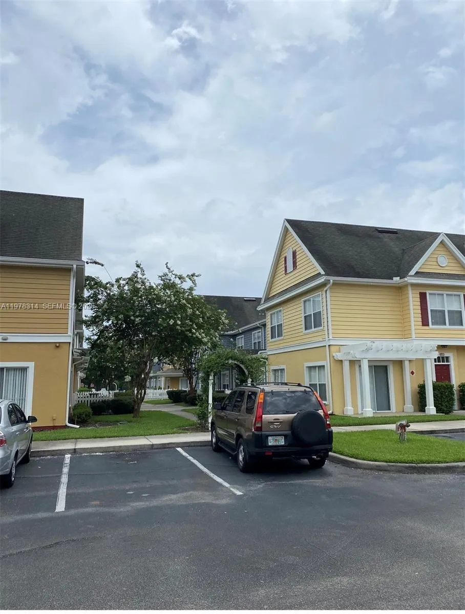 4601 Yellowgold Rd W #B8-104 Kissimmee, FL 34746