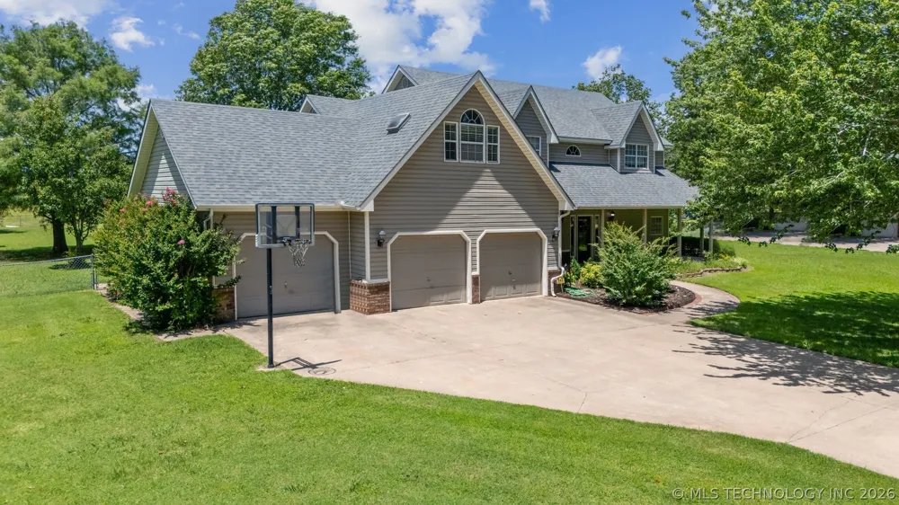 1805 NE Oakridge Drive Claremore, OK 74017