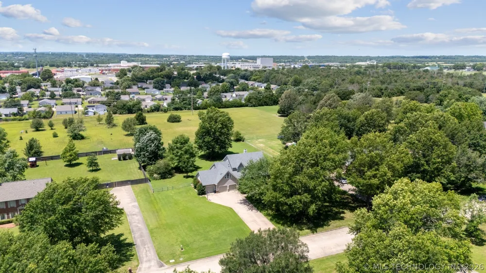1805 NE Oakridge Drive Claremore, OK 74017