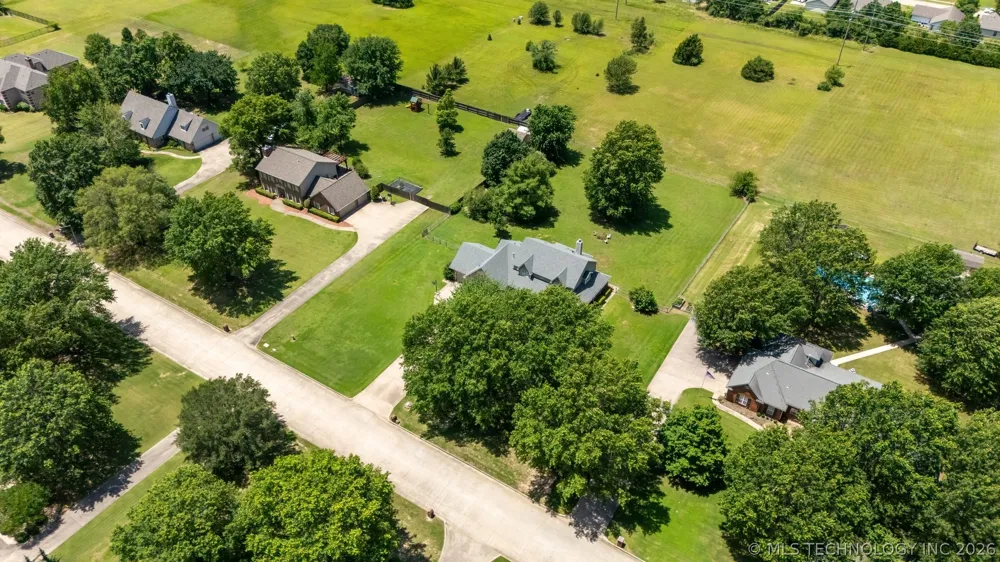 1805 NE Oakridge Drive Claremore, OK 74017
