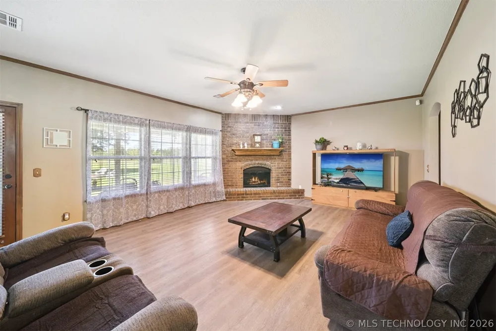 1805 NE Oakridge Drive Claremore, OK 74017