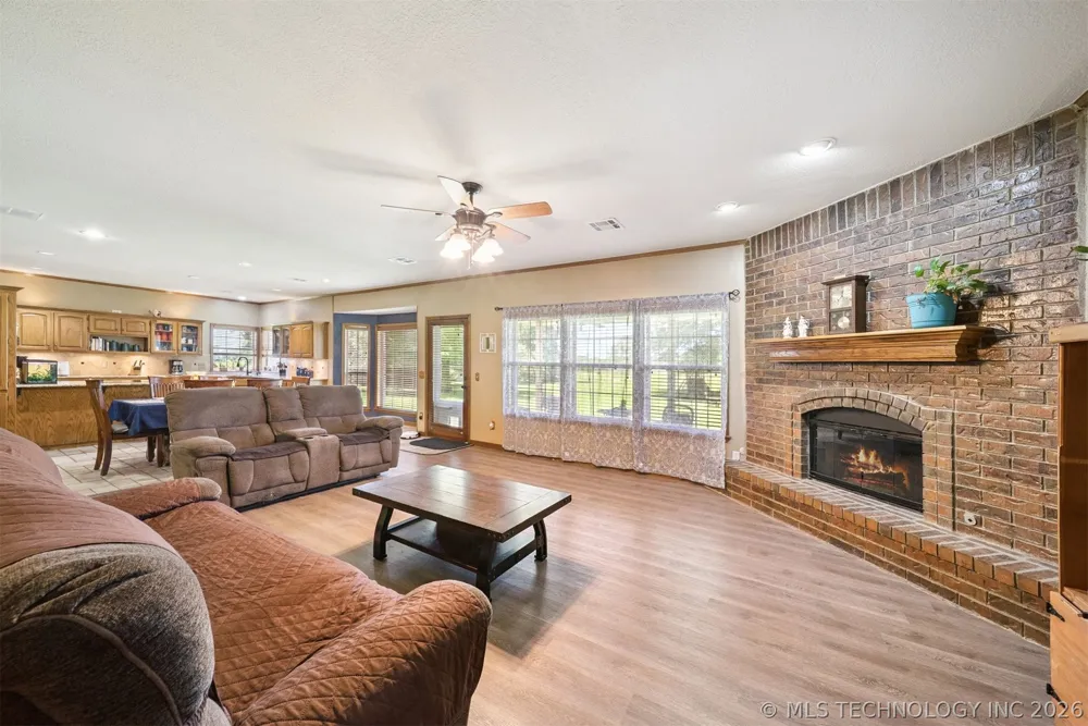 1805 NE Oakridge Drive Claremore, OK 74017