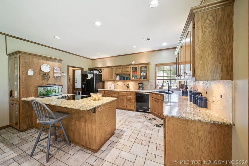 1805 NE Oakridge Drive Claremore, OK 74017