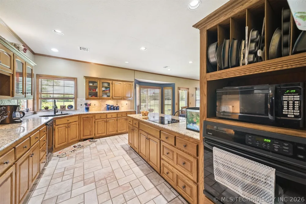 1805 NE Oakridge Drive Claremore, OK 74017